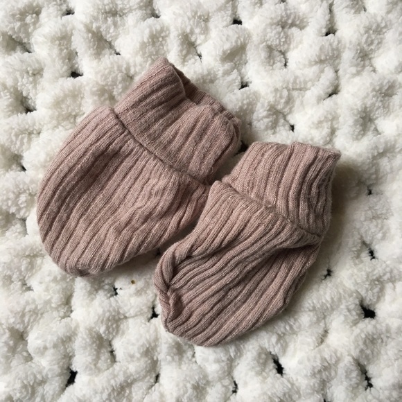 No scratch mittens - Picture 1 of 1